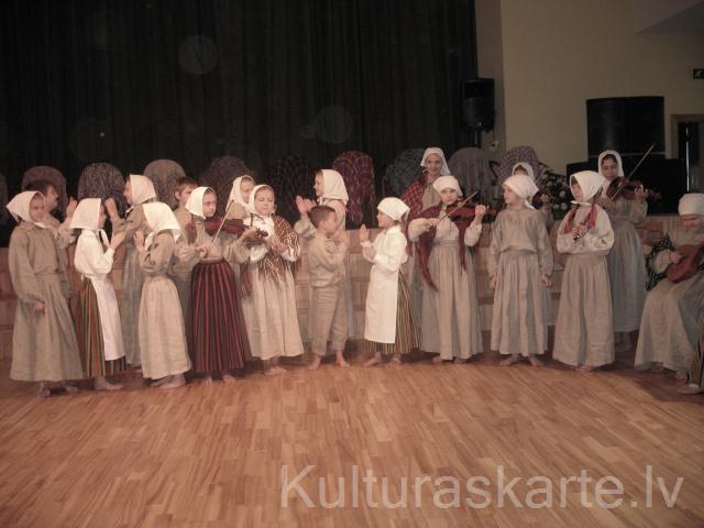 Folkloras Kopa "TARKŠĶI"